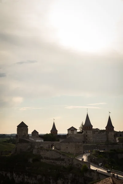 Forteresse médiévale dans la soirée — Photo