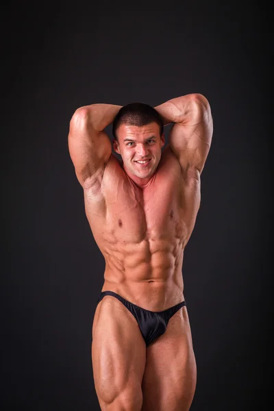 Muscular man bodybuilder — Stock Photo, Image