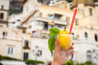 Cam limon dondurma ile