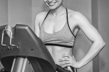 Kadın üzerinde parça simülatörü durumda