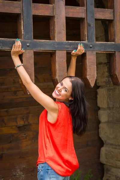 Mujer en las puertas — Foto de Stock