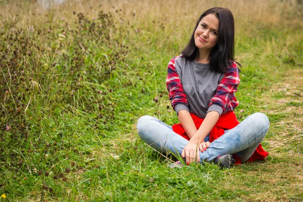 Woman sitting on the hill. — Stock Photo, Image