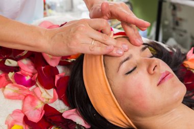 yüz masajı tedavisi