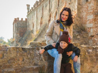 Anne ve oğlu açık