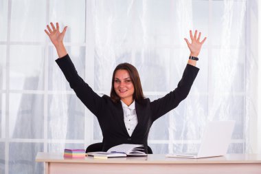 Bilgisayarla çalışma iş kadını