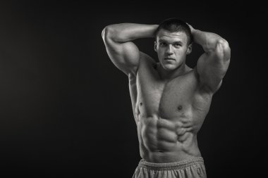 kaslı adam vücut geliştirmeci