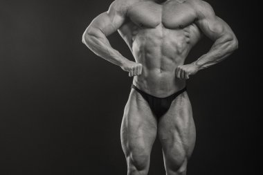 kaslı adam vücut geliştirmeci