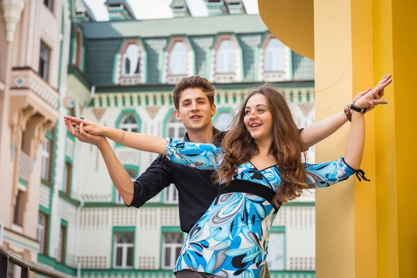 Couple posing on street — Stock Photo, Image