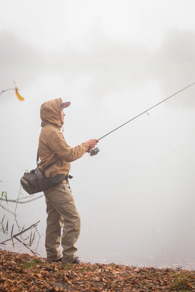 Pescador con spinning — Foto de Stock