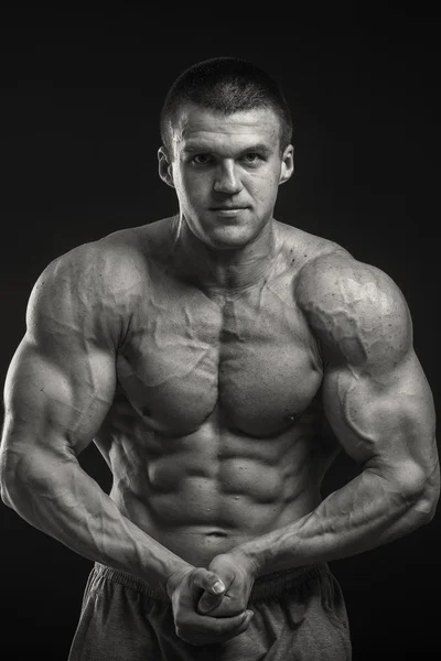 Muscular man bodybuilder — Stock Photo, Image