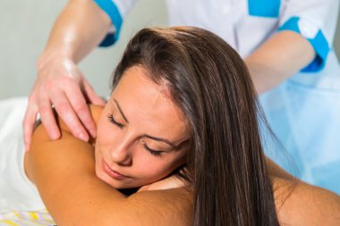 Masaj spa salonu içinde sahip esmer