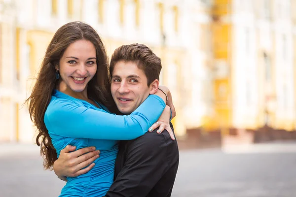 Couple in love, hugging on the street — Stock Photo, Image