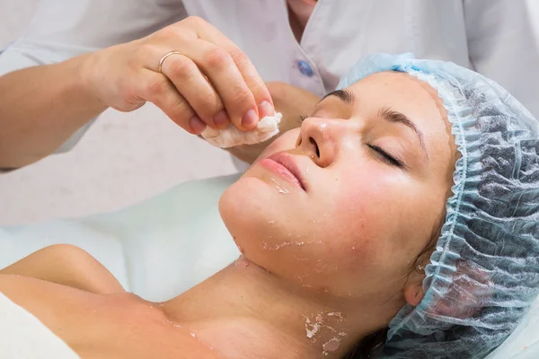 Cosmetic procedures in spa clinic — Stock Photo, Image