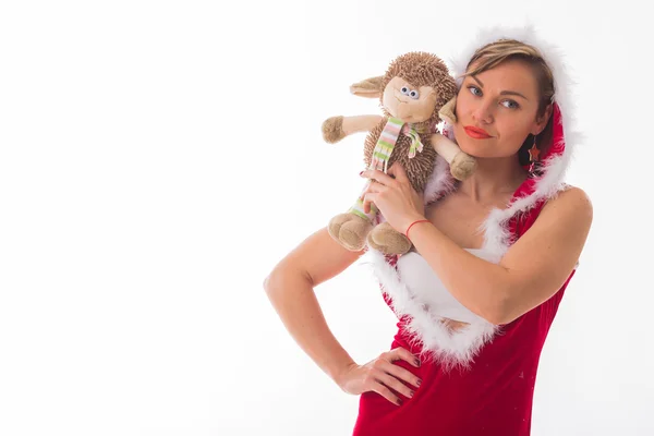 Blonde in Kerstmis pak met speelgoed lam — Stockfoto