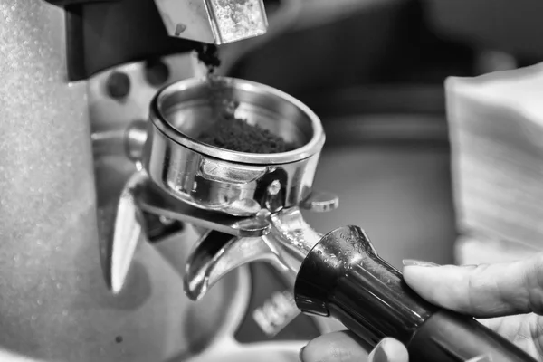 Woman making cappuccino — Stock Photo, Image