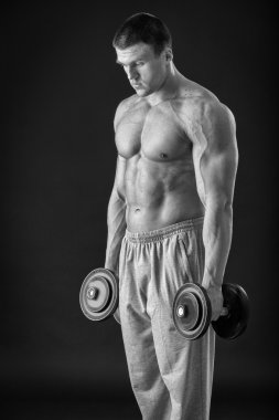 Egzersiz halter kılıyor