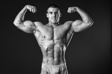 kaslı adam vücut geliştirmeci