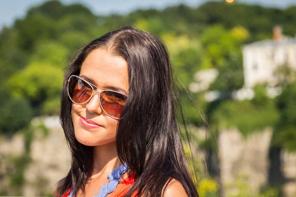 Girl on street of ancient European city. — Stock Photo, Image