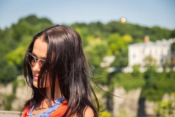 Girl on street of ancient European city. — Stock Photo, Image