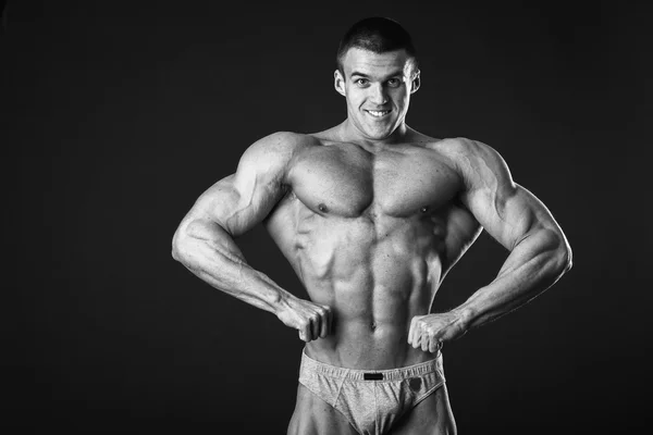 Muskelprotz Bodybuilder — Stockfoto