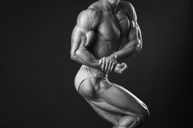 kaslı adam vücut geliştirmeci