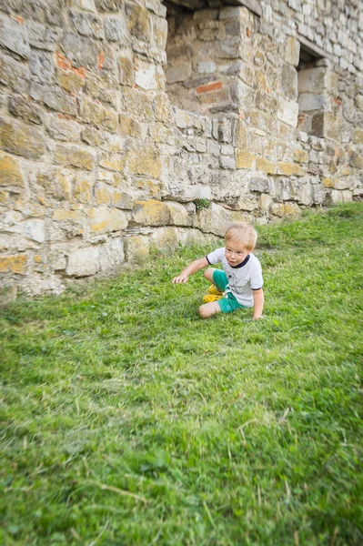 Little boy on the street — Stock Photo, Image