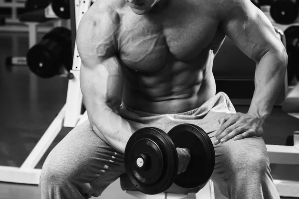 Muscular man working out with dumbbells — Stock Photo, Image