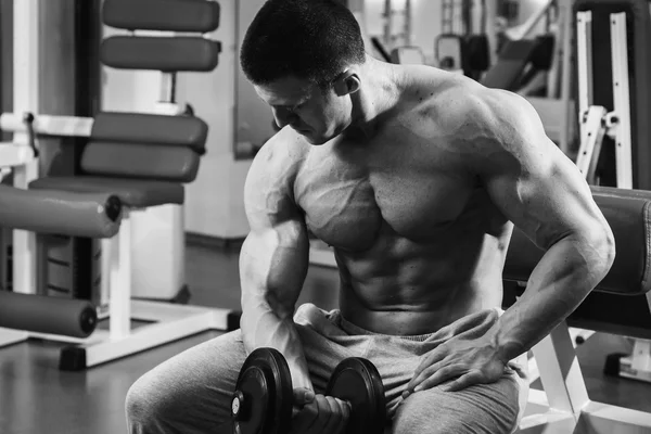 Muscular man working out with dumbbells — Stock Photo, Image