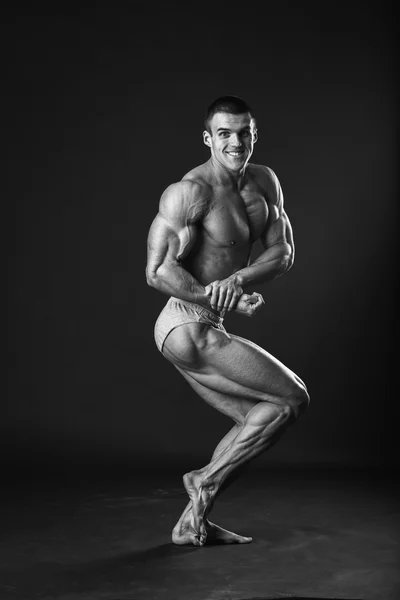 Muscular man bodybuilder — Stock Photo, Image