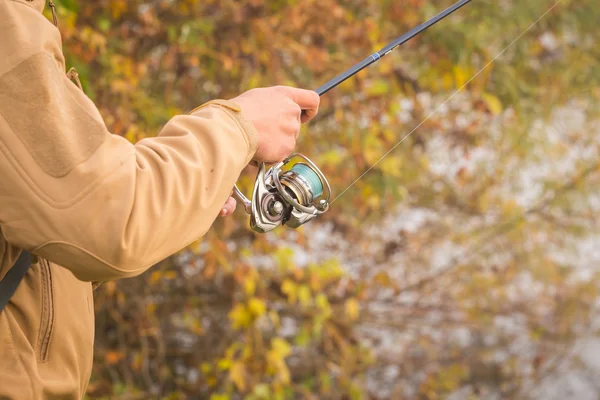 Pescador con spinning — Foto de Stock