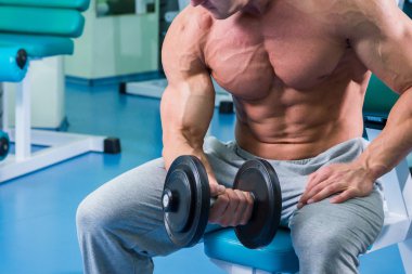 adam dumbbell ile eğitim