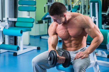adam dumbbell ile eğitim
