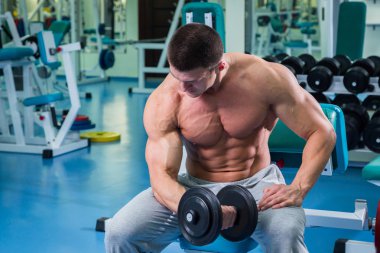 adam dumbbell ile eğitim