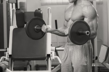 Bar yükselişi yapan erkek