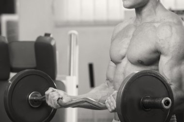 Bar yükselişi yapan erkek