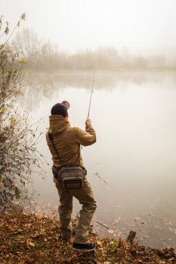 iplik ile balıkçı