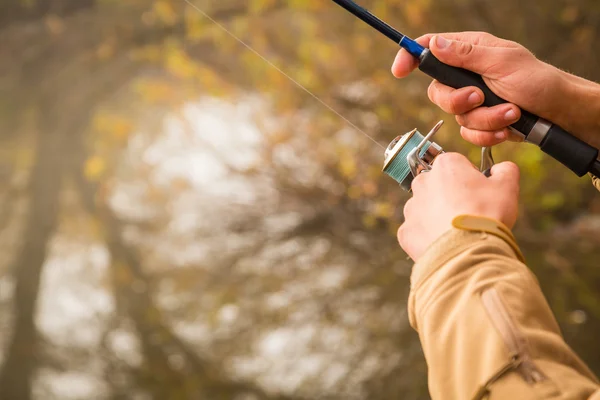 Pescador con spinning — Foto de Stock