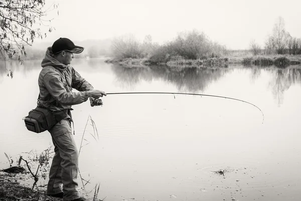 Pescador con spinning —  Fotos de Stock