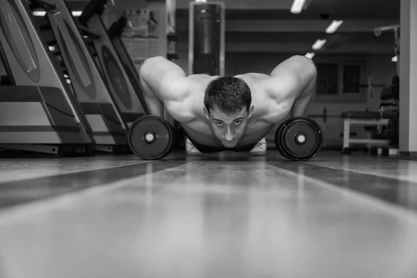 Man doing push up exercise with dumbbells — Stock Photo, Image