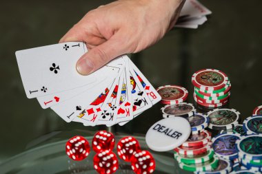Poker el kartları ve cips