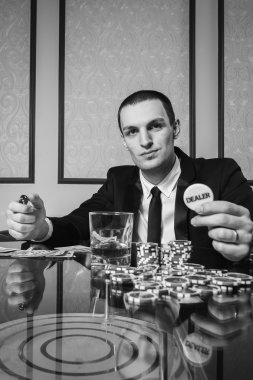 Casino poker oyuncusu