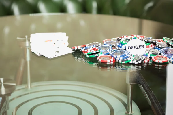 Carte da poker e chips — Foto Stock