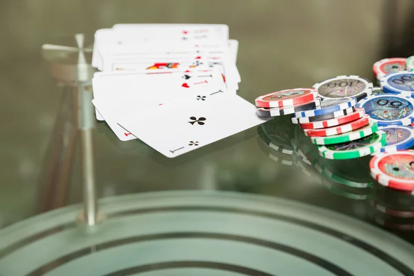 Κάρτες και μάρκες πόκερ — Φωτογραφία Αρχείου