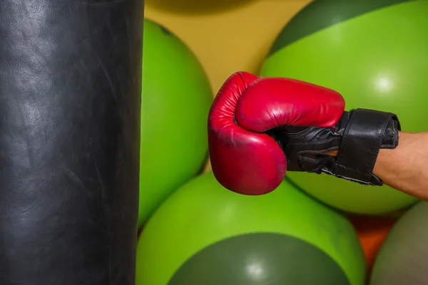 Boxing glove hit a punching bag — Stock Photo, Image