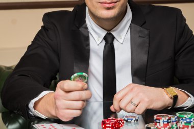 Casino poker oyuncusu