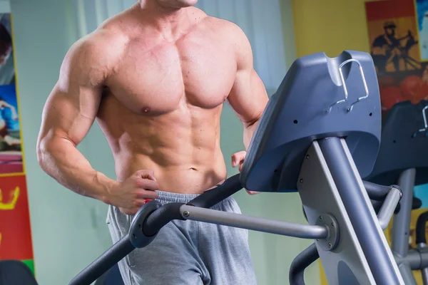 Man running on a treadmill — Stock Photo, Image