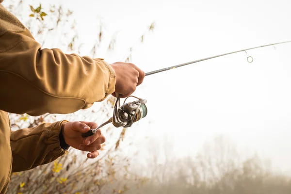 Pescador con spinning — Foto de Stock