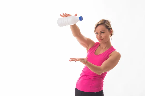 Girl athlete holding a bottle of water — Stock Photo, Image