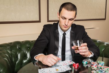Casino poker oyuncusu