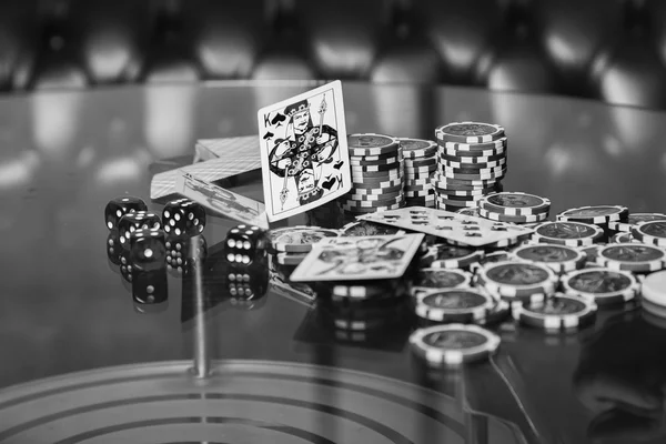 Gra poker żetonów i kart — Zdjęcie stockowe